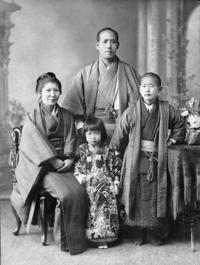 Picture of Japanese family from Meiji era
